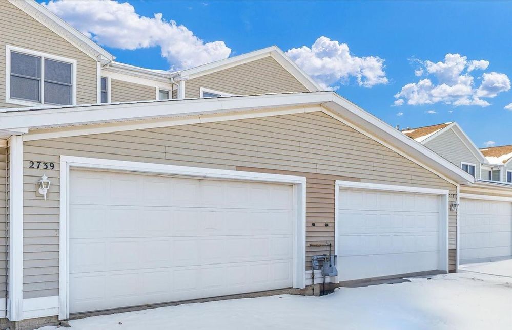 Apartments for Rent Near Country Financial in Bloomington-Normal